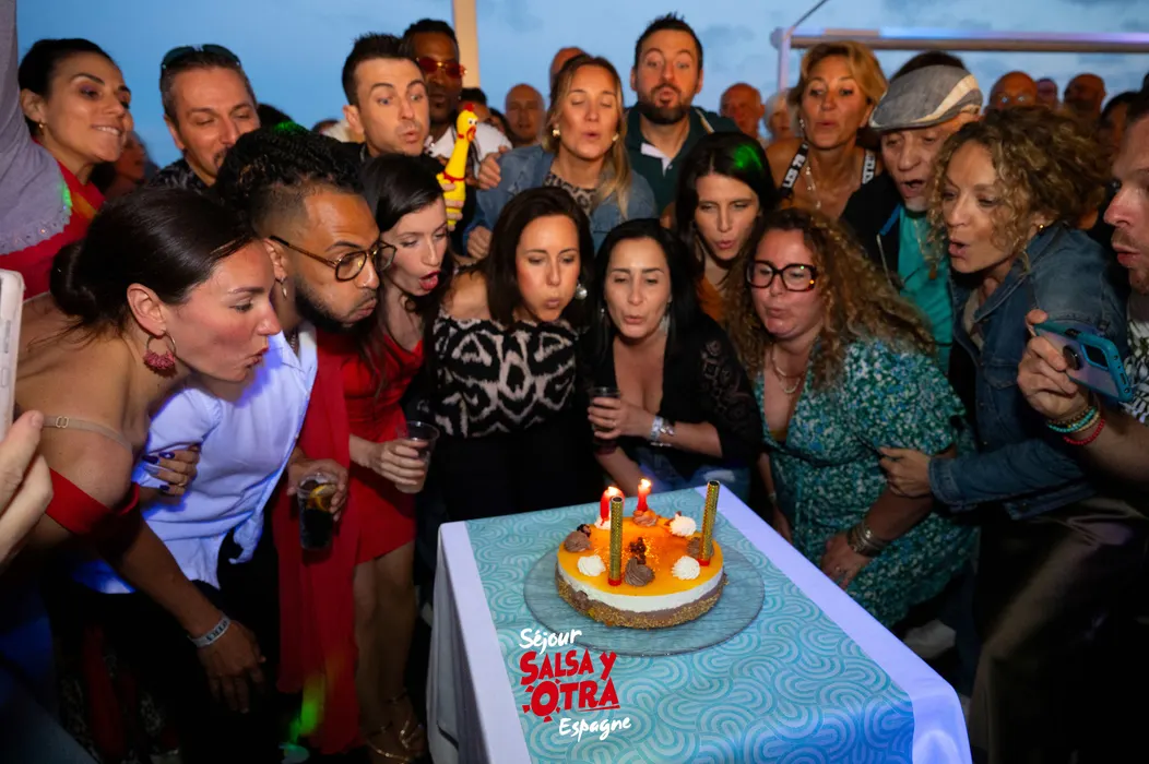 Birthday cake Salsa Y Otra